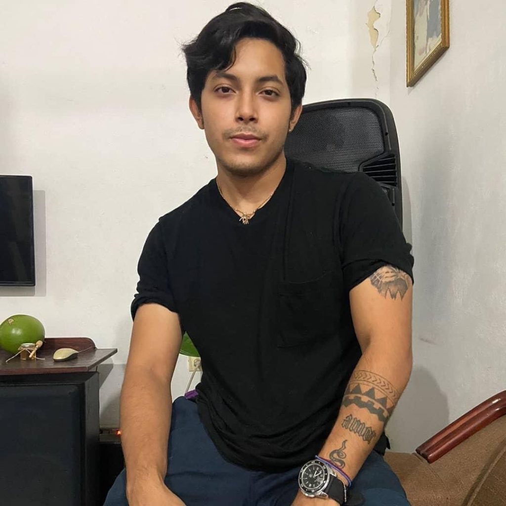 Reconocen a Alan Molina por sus tatuajes.