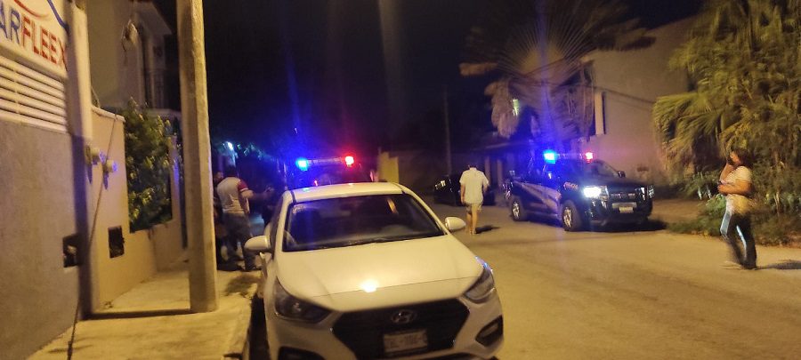 Policías acuden a Carfleex por denuncias.