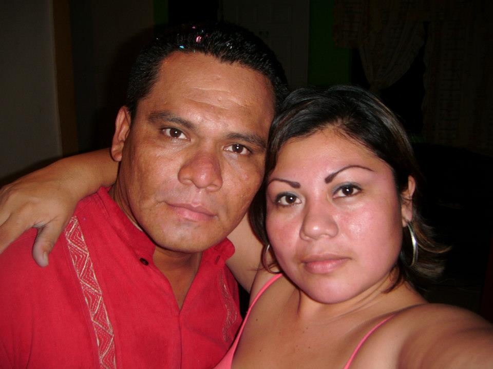 Joel Medardo Astudillo y Mayra González Segura nuevos presuntos integrantes de la familia de estafadores.